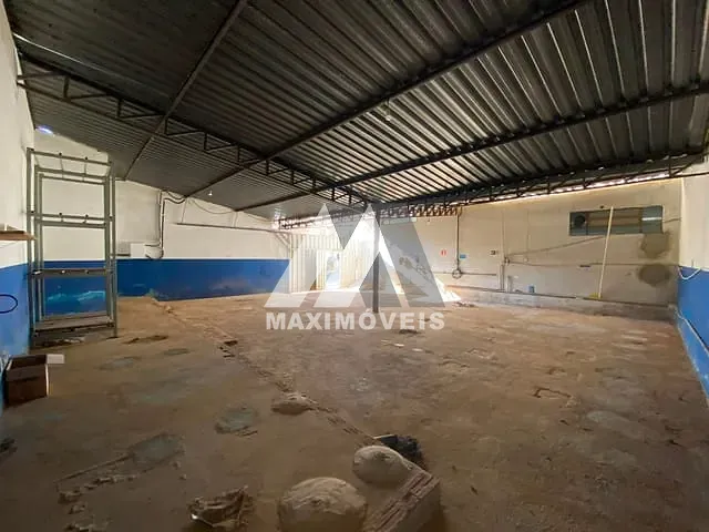 Galpão / Barracão com 360m², para alugar, no bairro Esplanada em Araçuaí