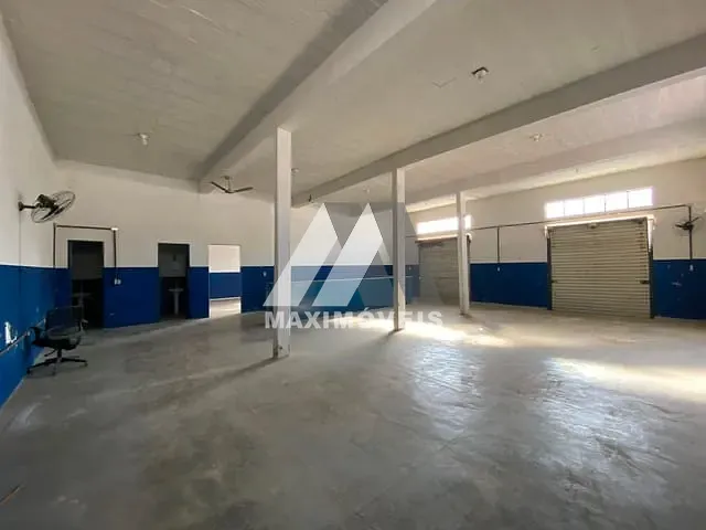 Galpão / Barracão com 360m², para alugar, no bairro Esplanada em Araçuaí