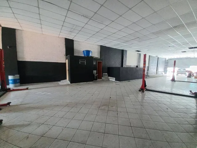 Foto do Galpão / Barracão - 🏢 Galpão 686m² com escritório, vestiário, 3 vagas e ótima localização à venda no Taboão/Diadema | Mix Nascimento