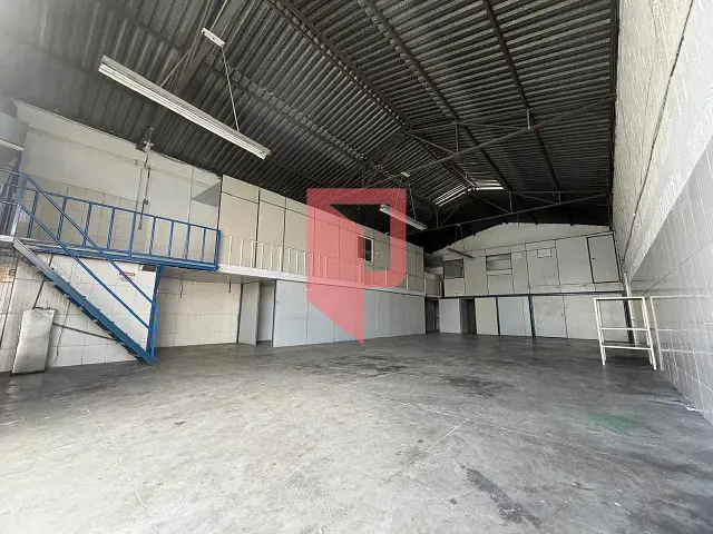 Galpão / Barracão com 290m², para alugar, no bairro Caiçaras em Belo Horizonte