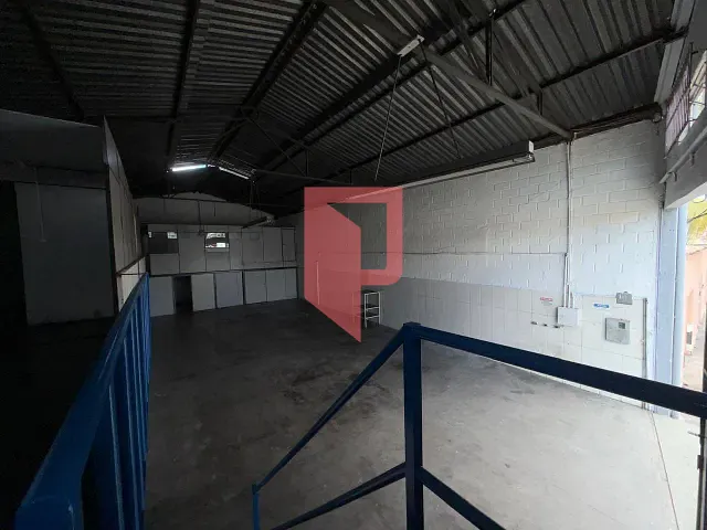 Galpão / Barracão com 290m², para alugar, no bairro Caiçaras em Belo Horizonte
