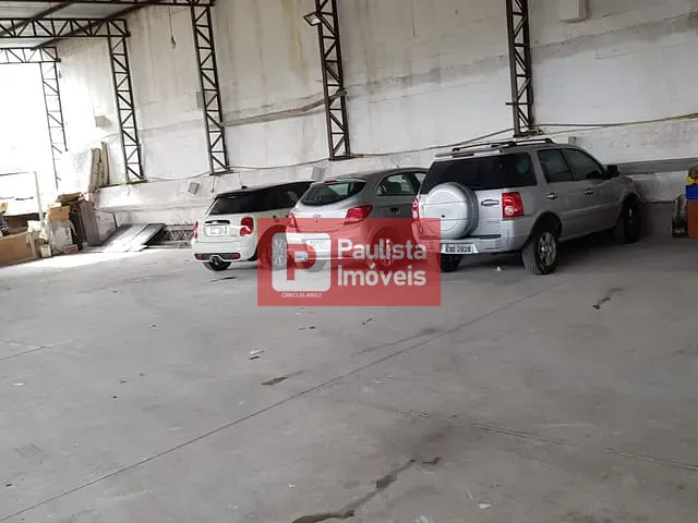 Galpão / Barracão à venda ou para alugar, no bairro Vila Congonhas em São Paulo