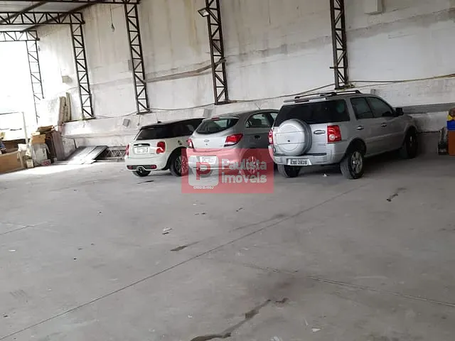Galpão / Barracão à venda ou para alugar, no bairro Vila Congonhas em São Paulo