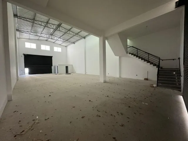 Galpão / Barracão com 460m², para alugar, no bairro Vila São Pedro em Santo André