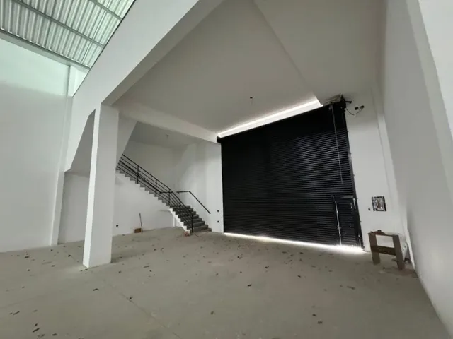Galpão / Barracão com 460m², para alugar, no bairro Vila São Pedro em Santo André