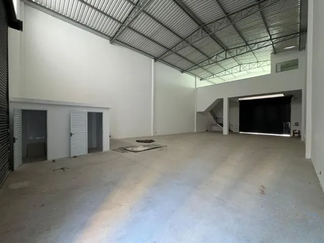 Galpão / Barracão com 460m², para alugar, no bairro Vila São Pedro em Santo André