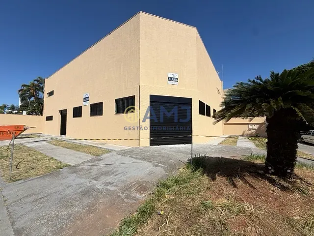Galpão / Barracão com 519m², para alugar, no bairro Setor Coimbra em Goiânia