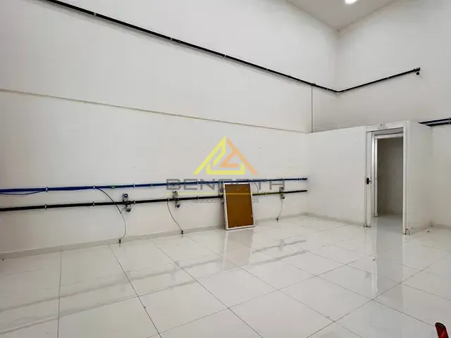 Galpão / Barracão com 224m² 3 quartos e 2 banheiros, à venda, no bairro Parada Inglesa em São Paulo