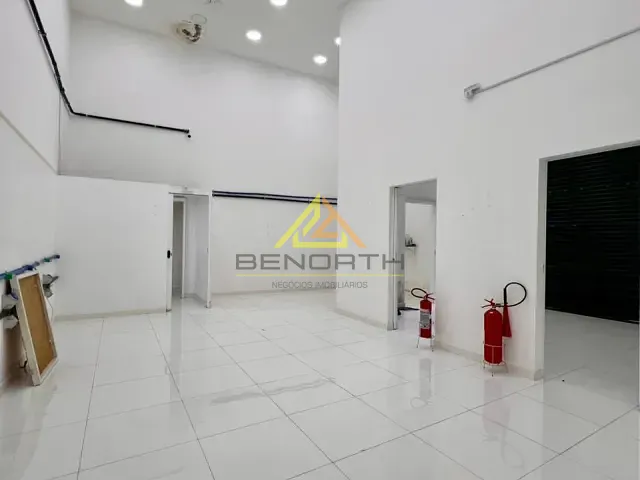 Galpão / Barracão com 224m² 3 quartos e 2 banheiros, à venda, no bairro Parada Inglesa em São Paulo