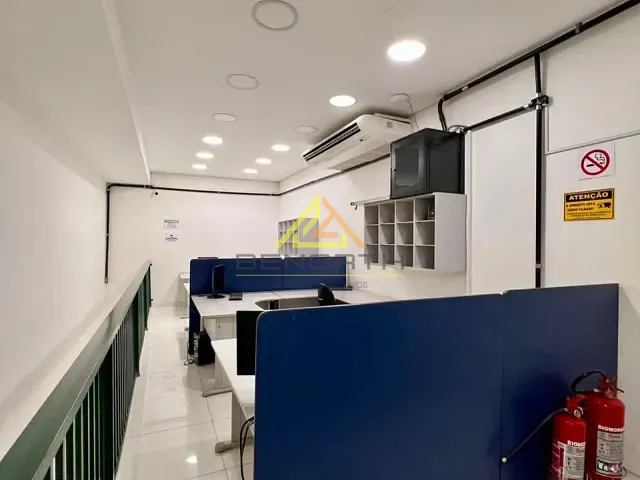 Galpão / Barracão com 224m² 3 quartos e 2 banheiros, à venda, no bairro Parada Inglesa em São Paulo