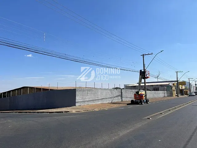 Galpão / Barracão com 4320m², para alugar, no bairro Vila São Cristóvão em Uberaba