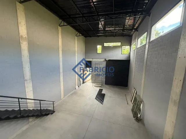 Galpão / Barracão com 250m², para alugar, no bairro Vila Santa Claudina em Vinhedo