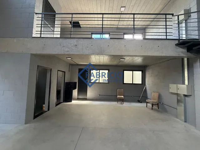 Galpão / Barracão com 250m², para alugar, no bairro Vila Santa Claudina em Vinhedo