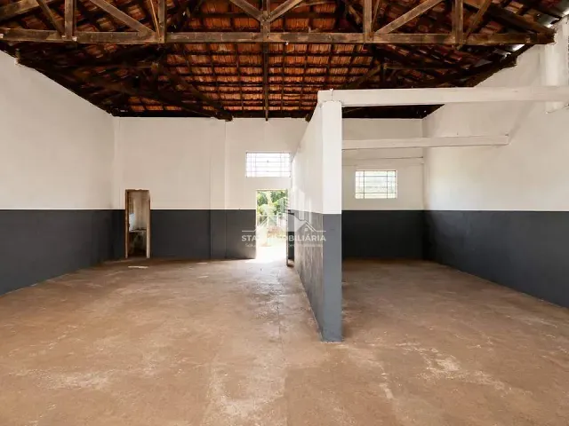 Galpão / Barracão para alugar, no bairro Centro em Pederneiras
