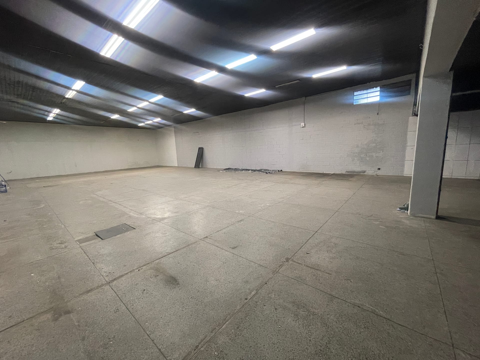 Galpão para alugar com 422m² no bairro Jaqueline em Belo Horizonte/MG