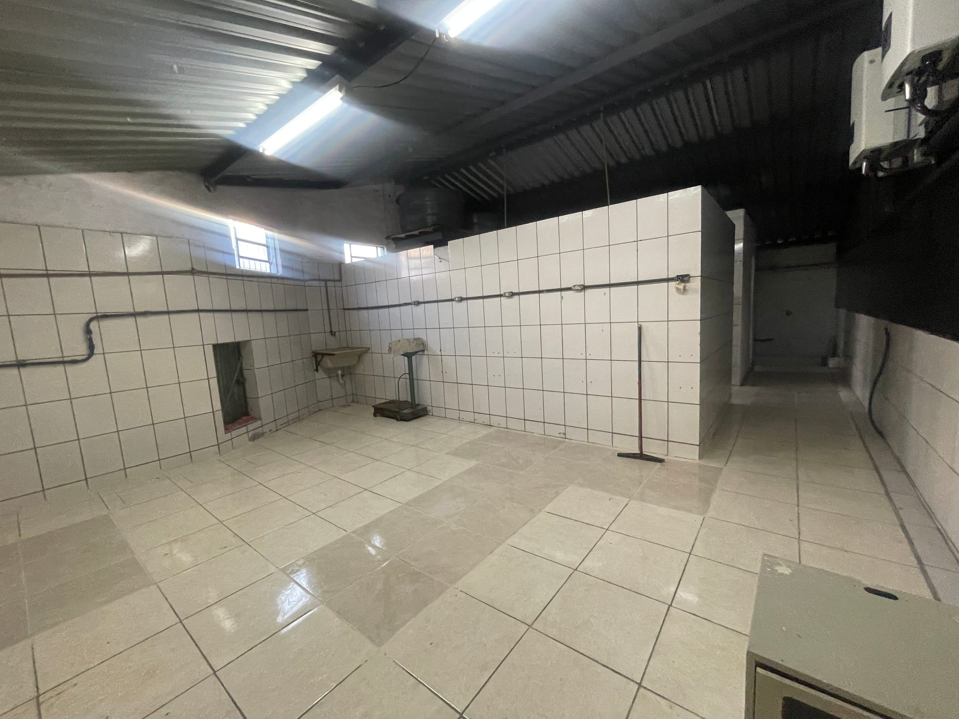 Galpão para alugar com 422m² no bairro Jaqueline em Belo Horizonte/MG