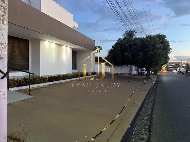 Loja com 572m², para alugar, no bairro Jardim Petrópolis em Cuiabá