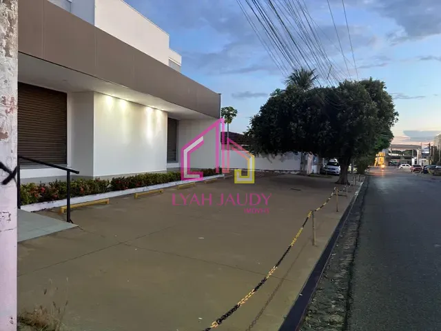 Loja com 572m², para alugar, no bairro Jardim Petrópolis em Cuiabá