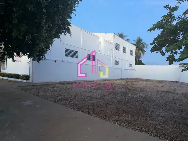 Loja com 572m², para alugar, no bairro Jardim Petrópolis em Cuiabá
