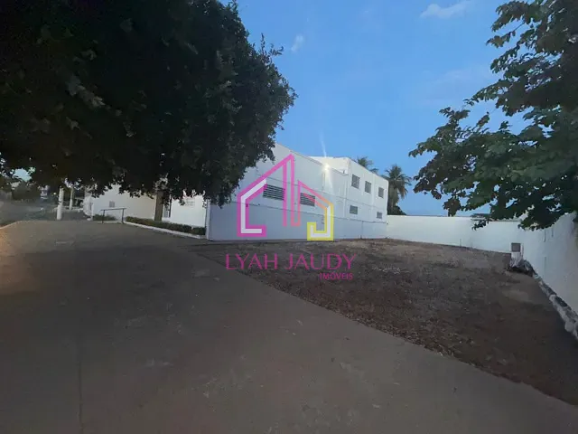 Loja com 572m², para alugar, no bairro Jardim Petrópolis em Cuiabá