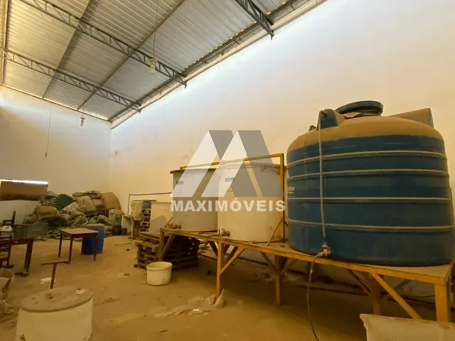 Galpão / Barracão com 360m², para alugar, no bairro Jardim Nazareth em Araçuaí