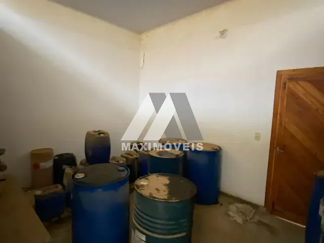 Galpão / Barracão com 360m², para alugar, no bairro Jardim Nazareth em Araçuaí