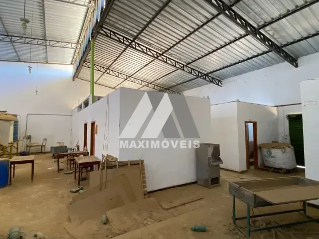 Galpão / Barracão com 360m², para alugar, no bairro Jardim Nazareth em Araçuaí