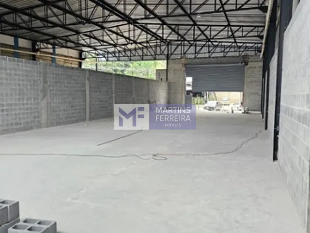 Galpão / Barracão com 300m², para alugar, no bairro Guaratiba em Rio de Janeiro