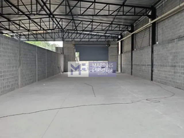 Galpão / Barracão com 300m², para alugar, no bairro Guaratiba em Rio de Janeiro
