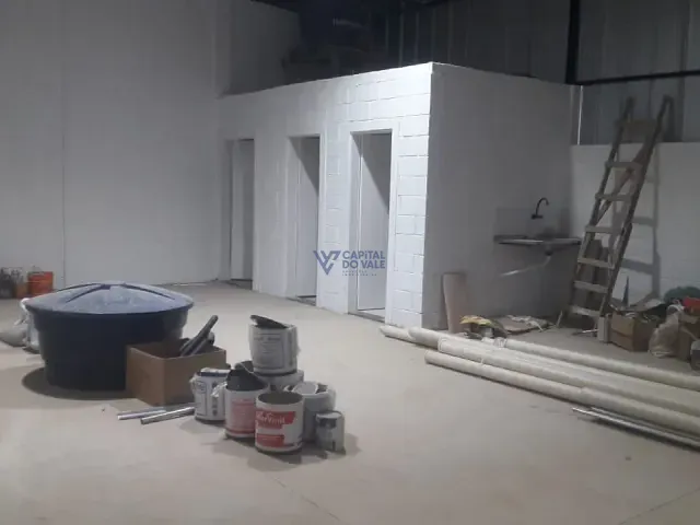 Galpão / Barracão com 2600m², à venda, no bairro Rio Comprido em Jacareí