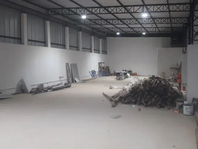 Galpão / Barracão com 2600m², à venda, no bairro Rio Comprido em Jacareí