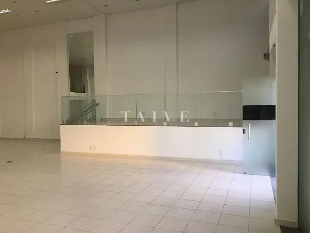 Galpão / Barracão com 830m², para alugar, no bairro Vitória em Londrina