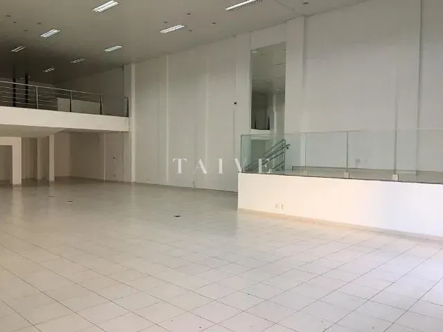 Galpão / Barracão com 830m², para alugar, no bairro Vitória em Londrina