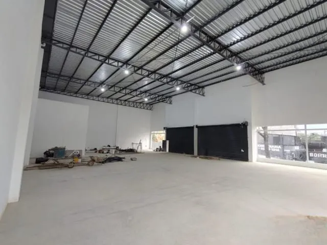 Galpão / Barracão com 892m², para alugar, no bairro Vila Gilda em Santo André