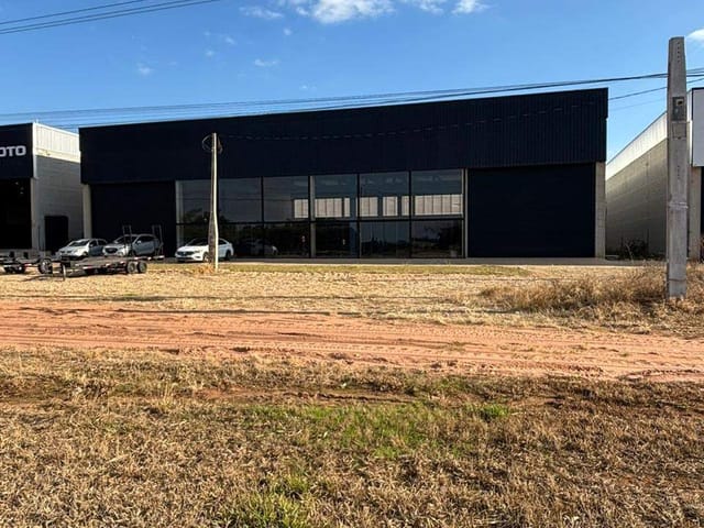 Galpão / Barracão com 2400m², à venda ou para alugar, no bairro Aeroporto em São Pedro