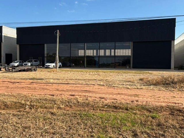 Galpão / Barracão com 2400m², à venda ou para alugar, no bairro Aeroporto em São Pedro
