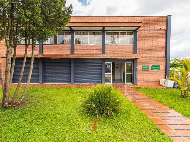 Galpão / Barracão com 1392m², à venda, no bairro Fanny em Curitiba