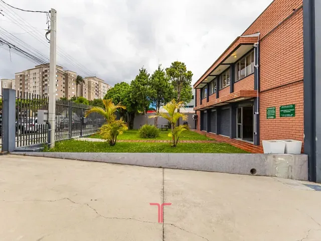 Galpão / Barracão com 1392m², à venda, no bairro Fanny em Curitiba