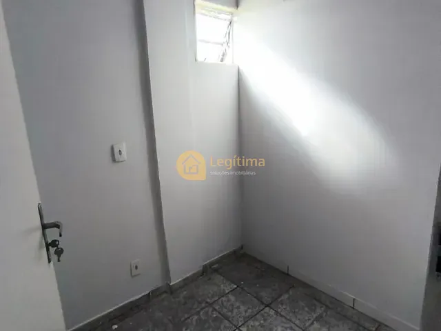 Galpão / Barracão com 220m², para alugar, no bairro Setor Urias Magalhães em Goiânia