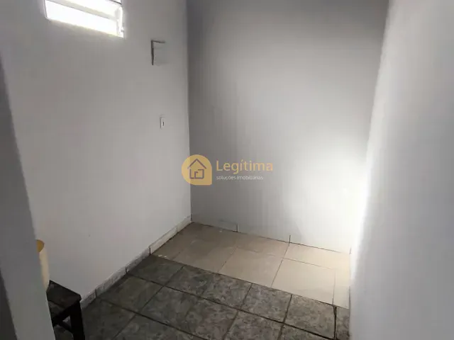 Galpão / Barracão com 220m², para alugar, no bairro Setor Urias Magalhães em Goiânia
