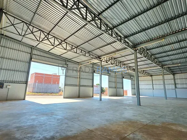 Galpão / Barracão com 720m², para alugar, no bairro Estancia Aroeira em Trindade