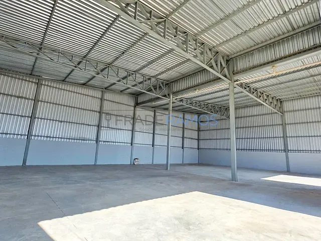 Galpão / Barracão com 720m², para alugar, no bairro Estancia Aroeira em Trindade