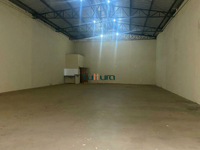 Galpão / Barracão com 405m², para alugar, no bairro Jardim Presidente em Goiânia