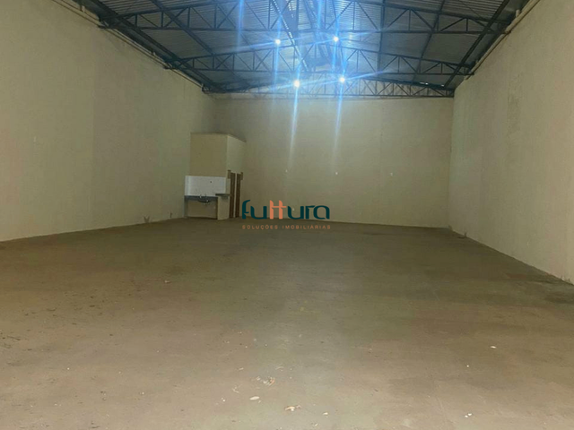 Galpão / Barracão com 405m², para alugar, no bairro Jardim Presidente em Goiânia