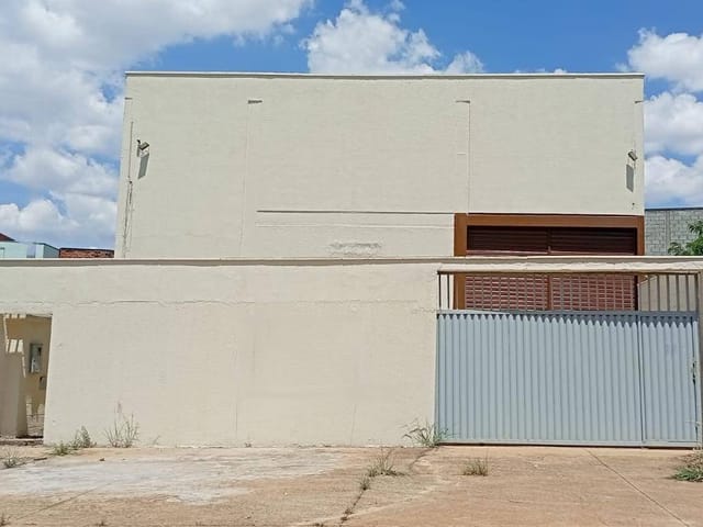 Galpão / Barracão com 405m², para alugar, no bairro Jardim Presidente em Goiânia
