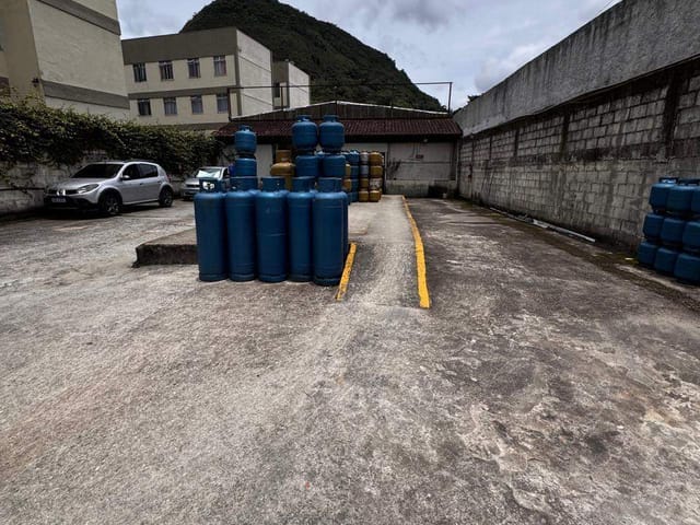 Galpão / Barracão para alugar, no bairro Quitandinha em Petrópolis
