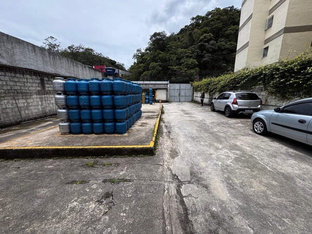 Galpão / Barracão para alugar, no bairro Quitandinha em Petrópolis