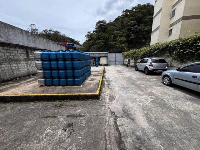 Galpão / Barracão para alugar, no bairro Quitandinha em Petrópolis