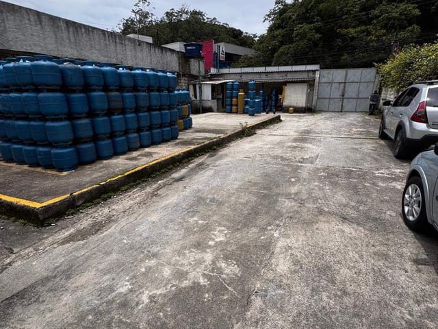 Galpão / Barracão para alugar, no bairro Quitandinha em Petrópolis