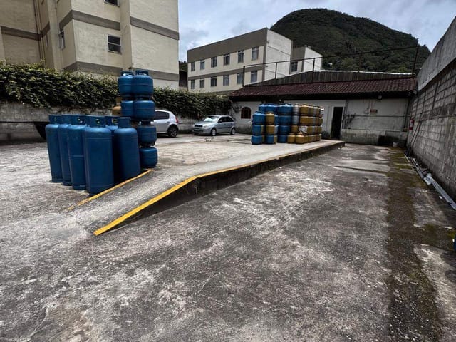 Galpão / Barracão para alugar, no bairro Quitandinha em Petrópolis